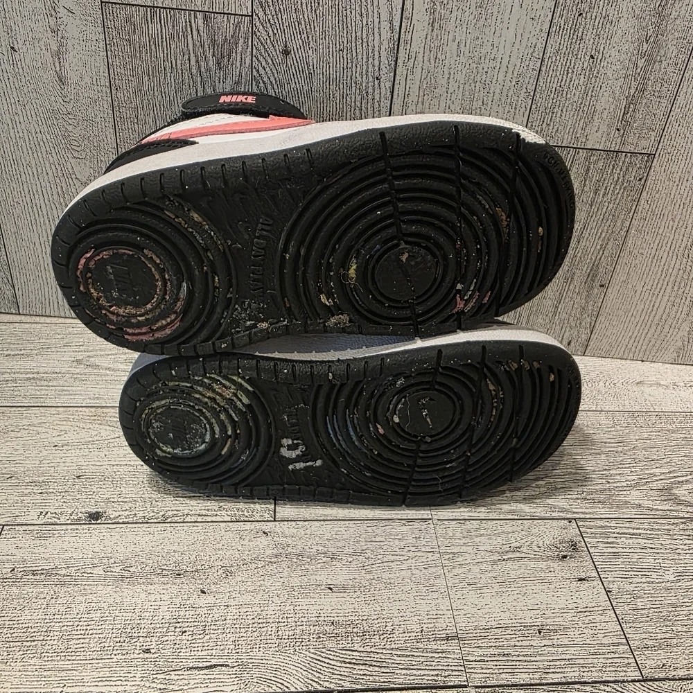 Nike Kids Sneakers - Black, White, and Pink Size 7c